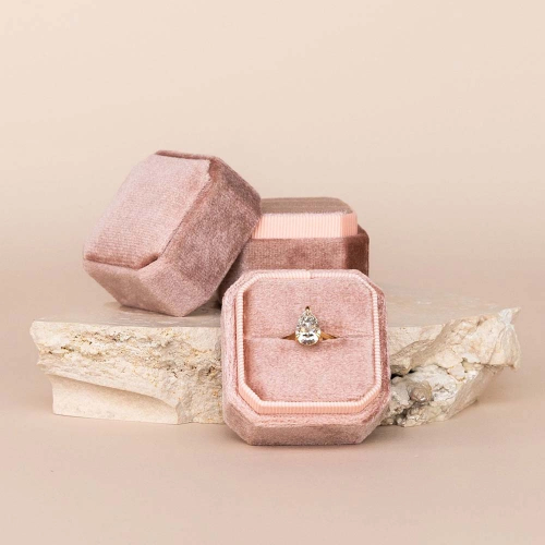 Customizable velvet boxes for gifting